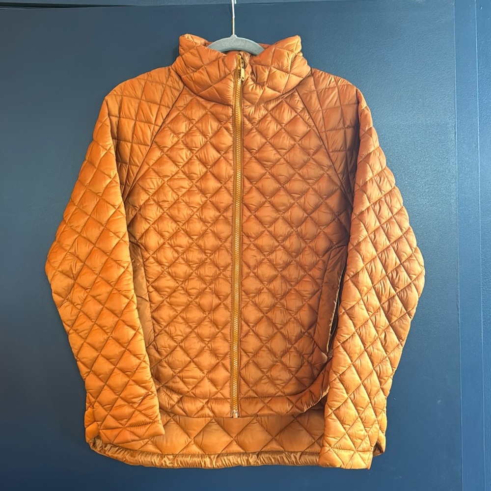 Athleta Whisper Featherless
Puffer